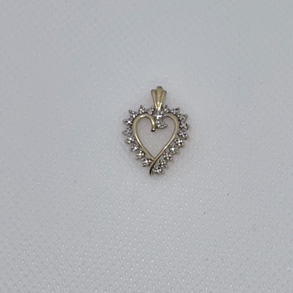ZALES Real gold and diamond heart pendant - Picture 5 of 7